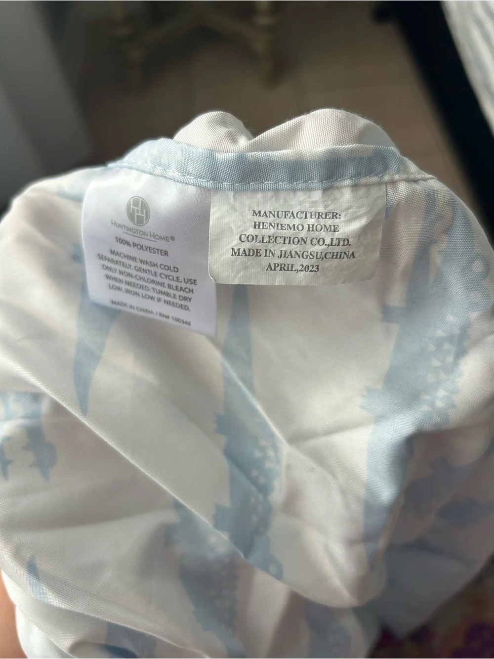 EUC Huntington Home White and Light Blue Alligator Full Size Sheet Set